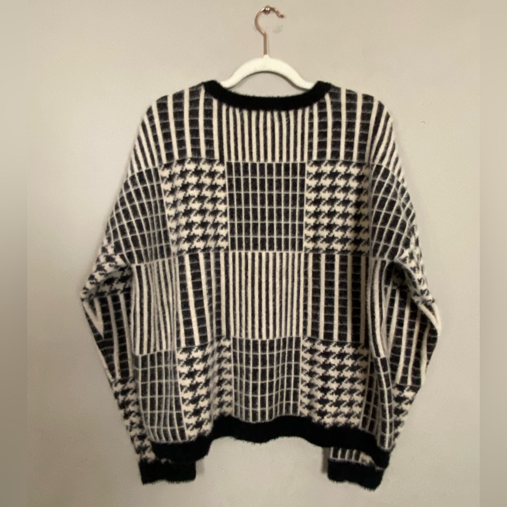 Cyrus Black and Cream Geometric Women's Sweater - Picture 4 of 5